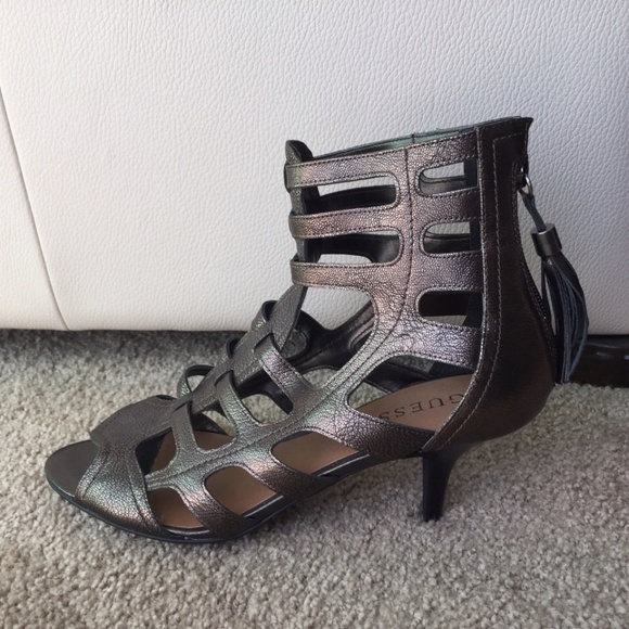 Size 9 Brand New GUESS Metallic Strappy Low Heels - Picture 2 of 3